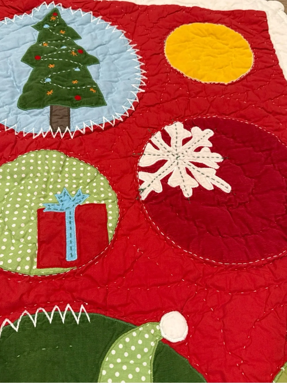 Pottery Barn Kids Reversible Christmas Quilt 48x35 Green Dot Santa VTG  Cotton